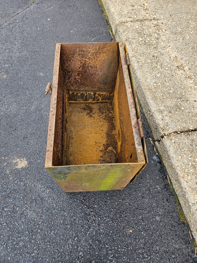 Metal Chest/Tool Box top latch