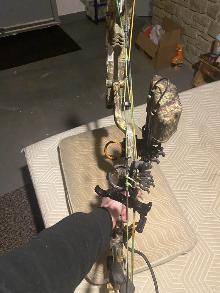 bear cruzer compound bow