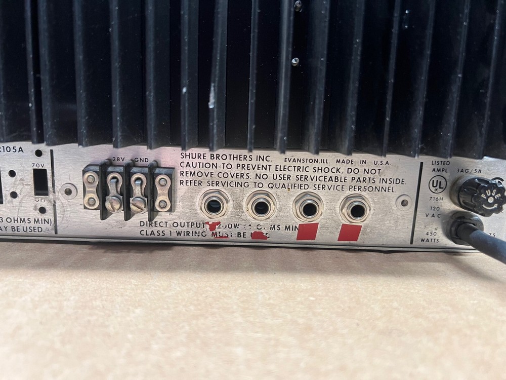 Shure SR105 Series Solid State Power Amplifier