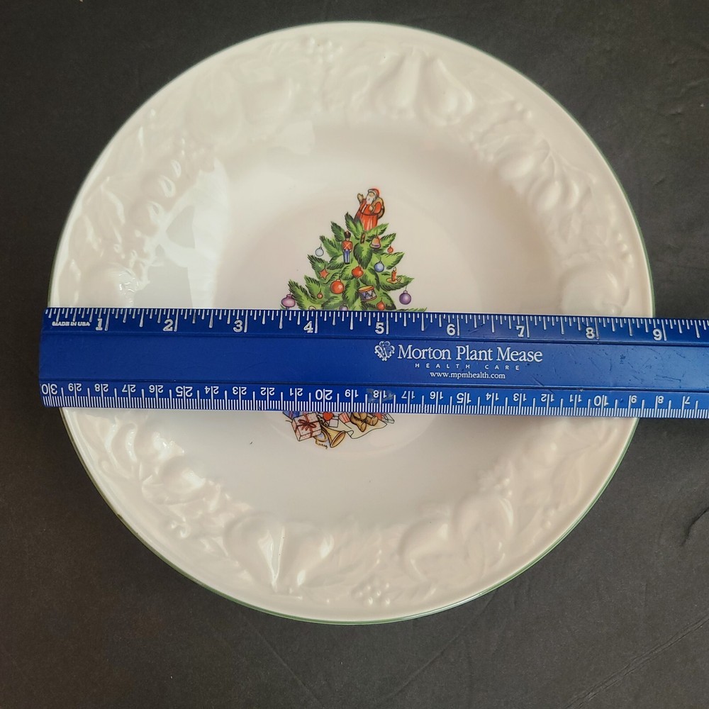 Tabletops Unlimited Christmas Time 20 Piece Set Dinnerware (2 set available}