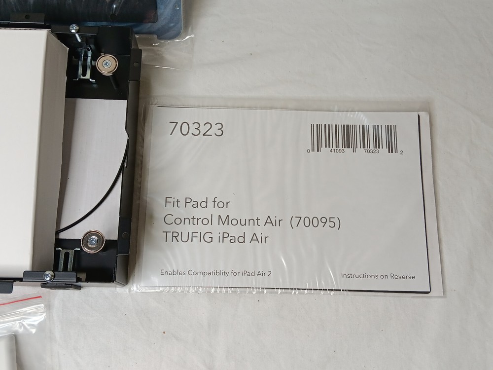 iPort 70095 Wall Mount - White