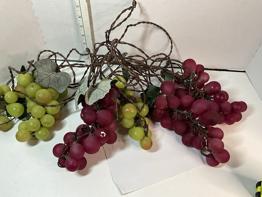 Vintage Plastic Rubber Grape String Lights Working 25’ Long 6 Clusters Red/green