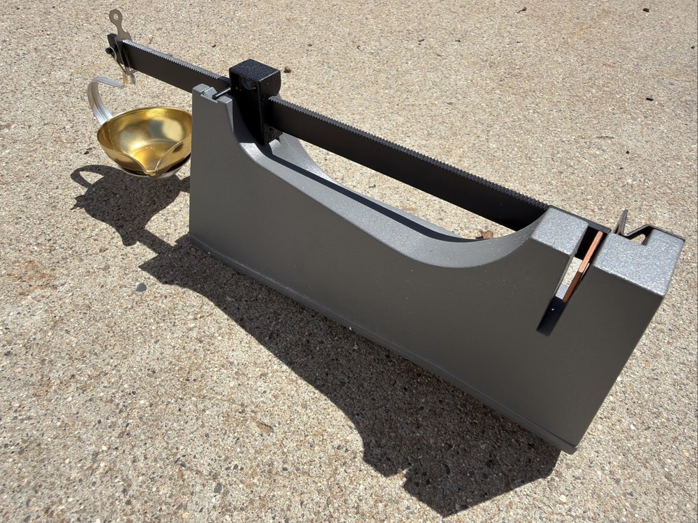 Lyman D7 Reloading Scale, with Original Box and Instructions