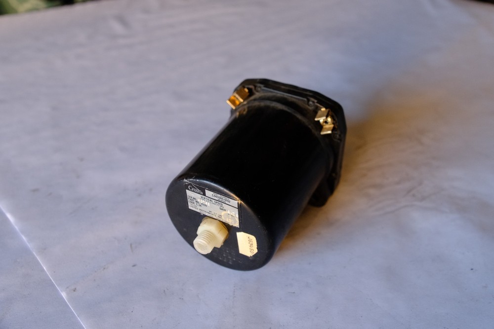 CESSNA VERTICAL SPEED INDICATOR