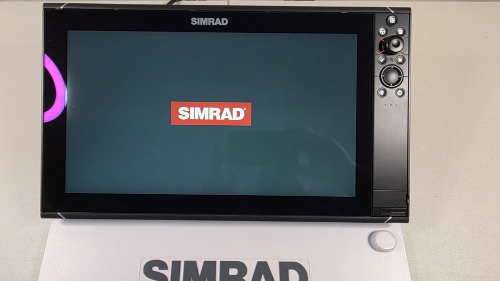 Simrad NSS16 evo3 16” MFD Chartplotter Fishfinder – Excellent Condition_