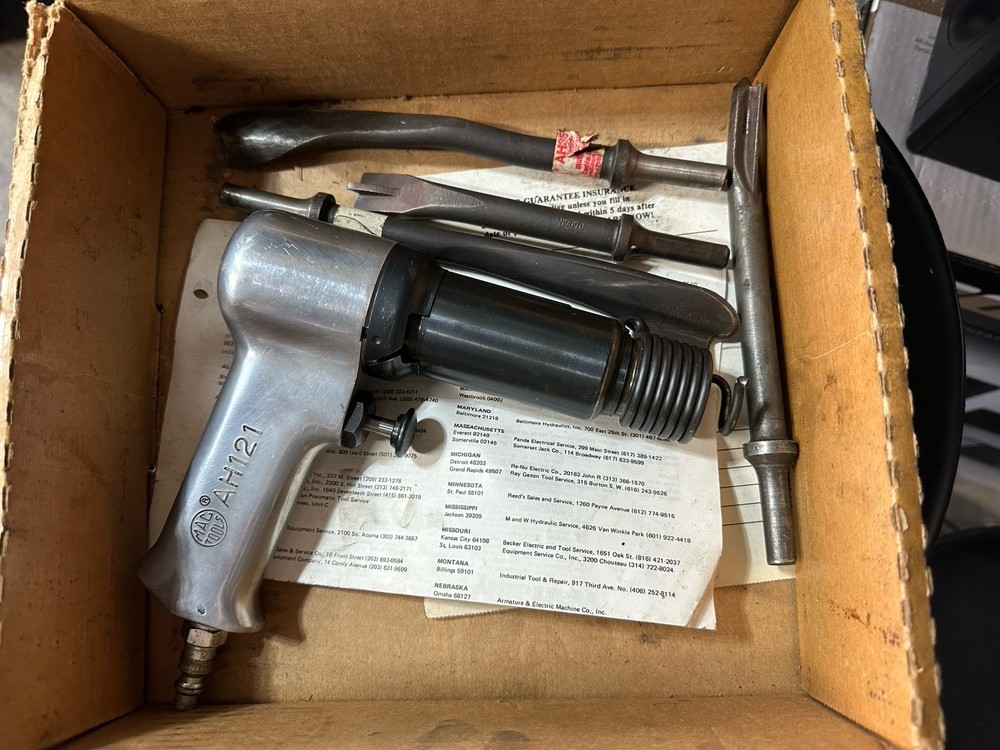 Matco Tools AH121 Air Chisel W/ Tool Bit