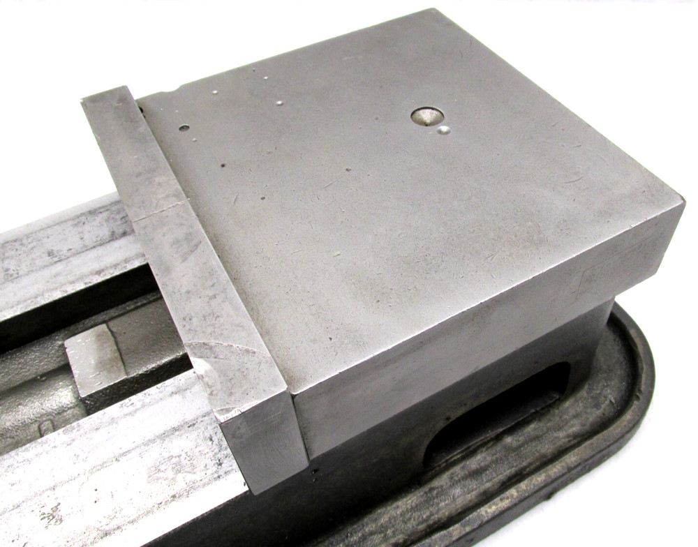 KURT ANGLOCK 6" MILLING MACHINE VISE w/ JAWS - #D60
