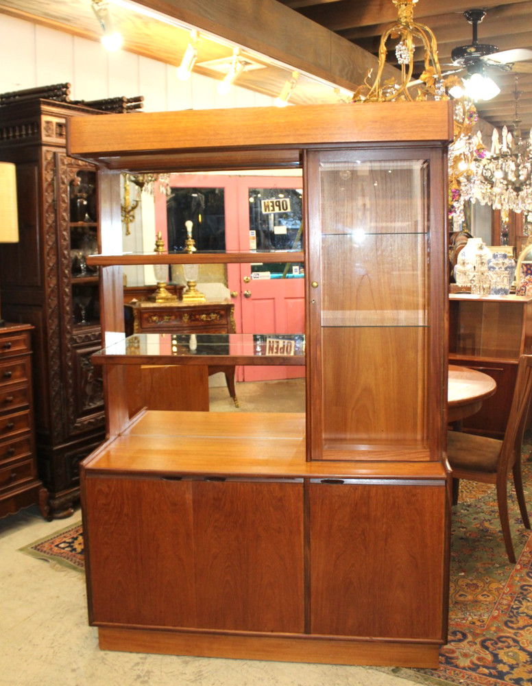 Mid Century Modern Teak Display Cabinet / Buffet / Sideboard W Light