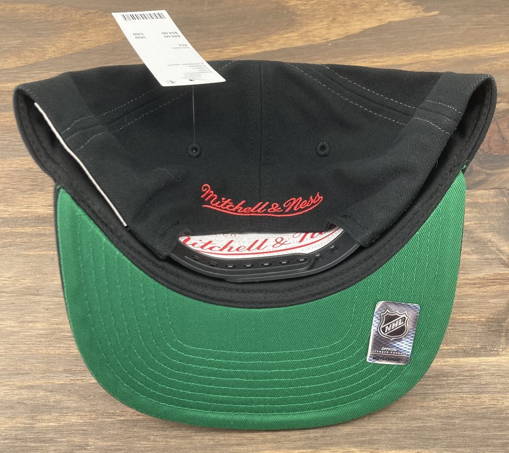 MITCHELL & NESS Chicago Blackhawks Hat Black Varsity Bust Snapback NHL