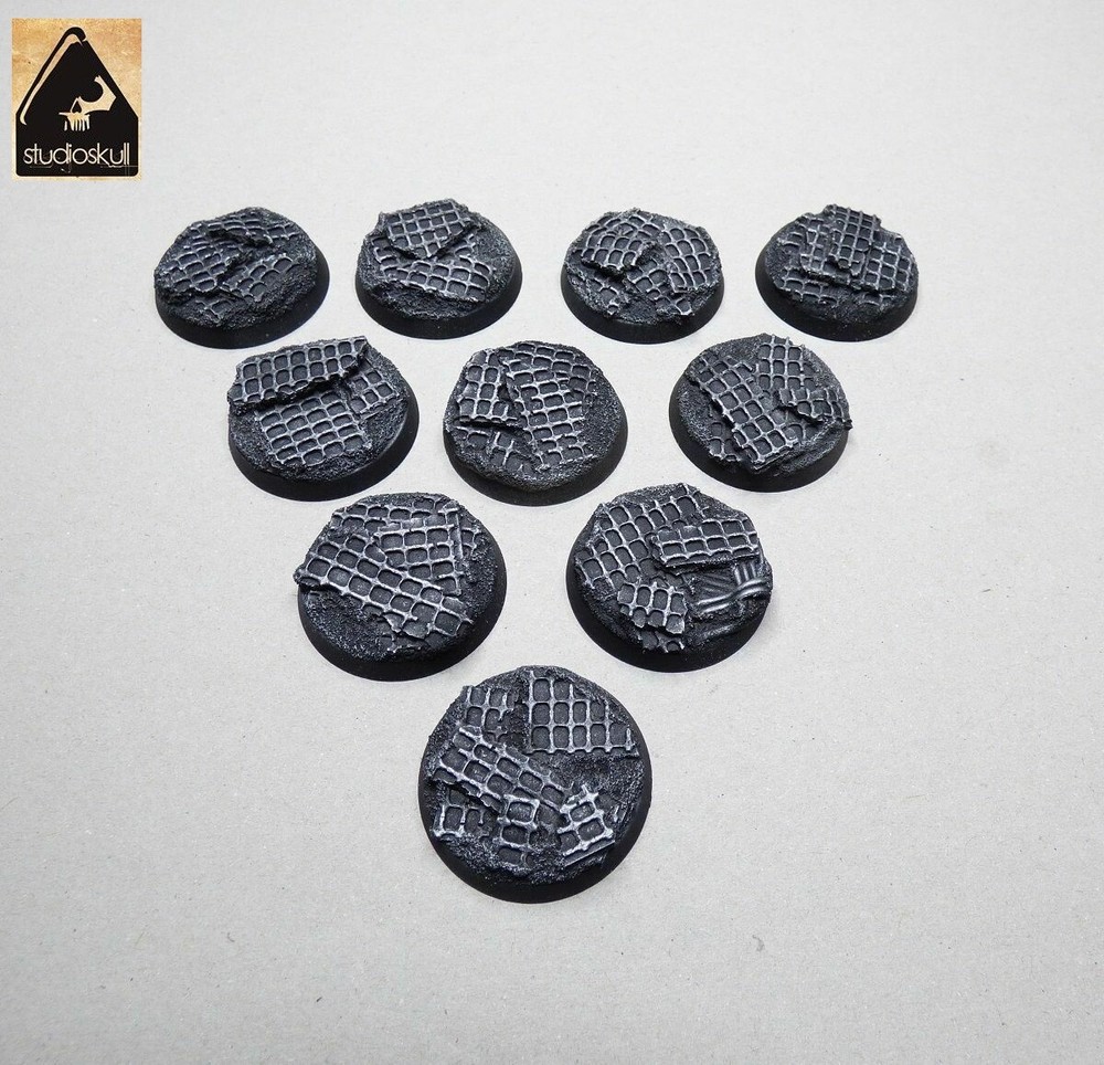 32mm ROUND RESIN BASES - RUSTY GRATES - 10 pcs -