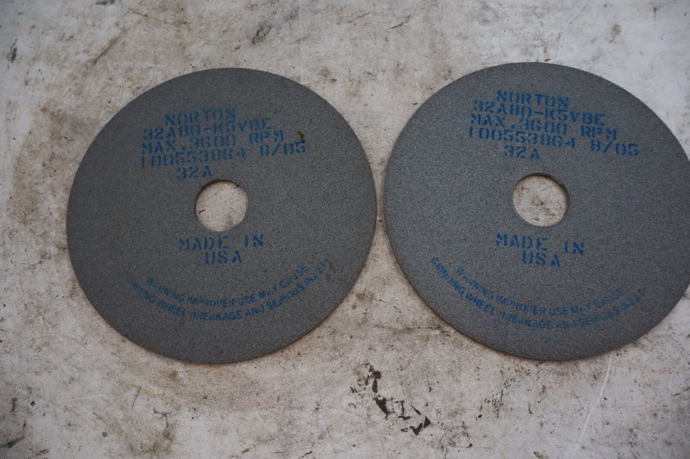 2x NORTON 32A80-K5VBE grinding wheel