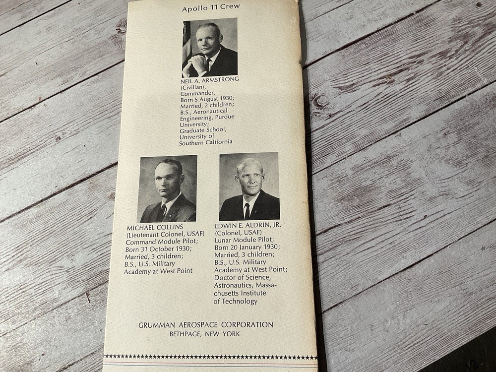 ORIGINAL GRUMMAN APOLLO 11 BOOKLET BROCHURE