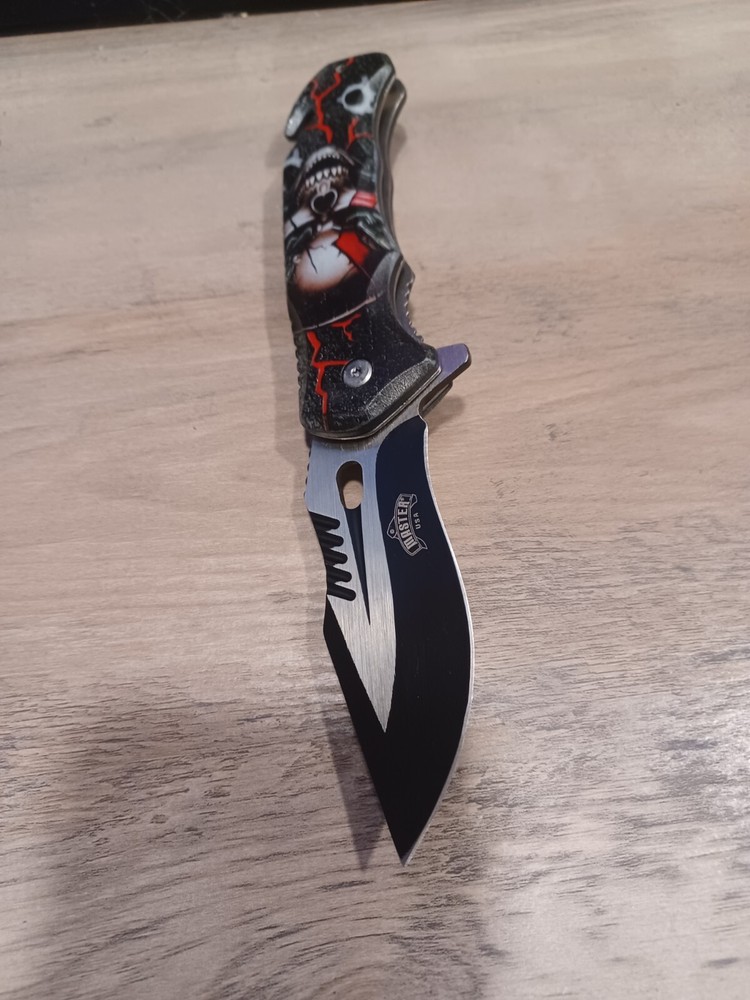 Master Knife With Skull. Very Nice And Sharp Knife