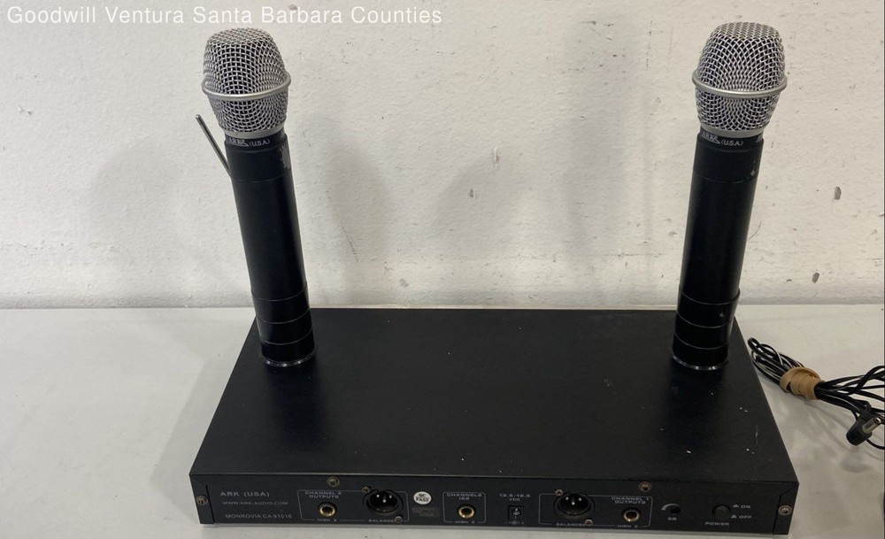 ARK WRT-9028 Dual Channel VHF Wireless Microphone System