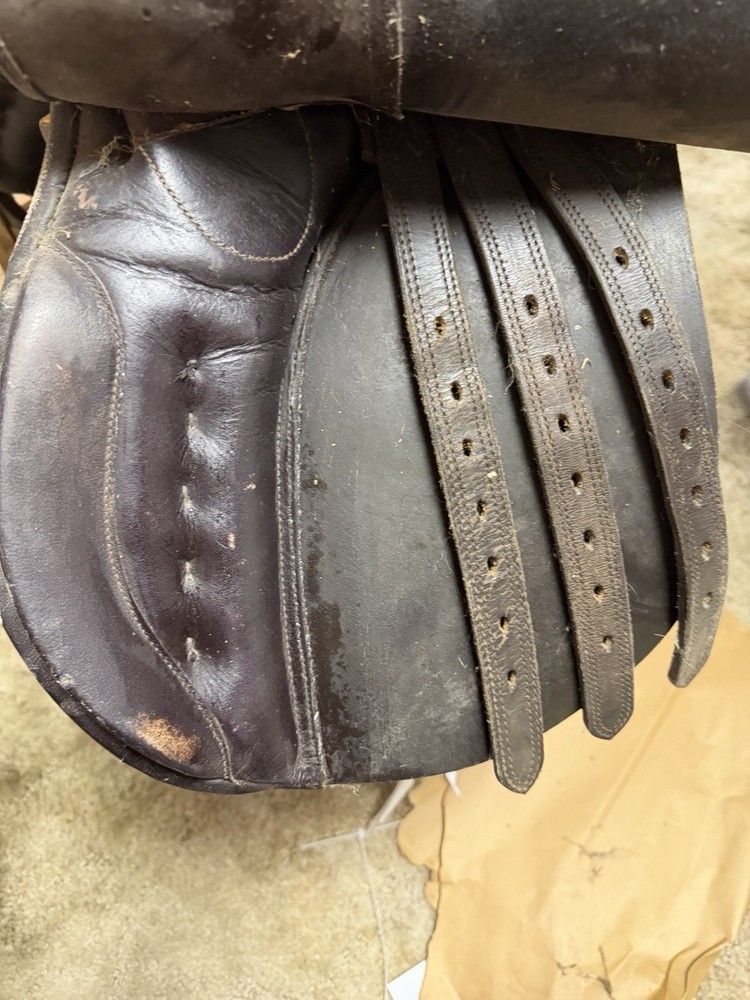 Silver Fox 17" English Saddle