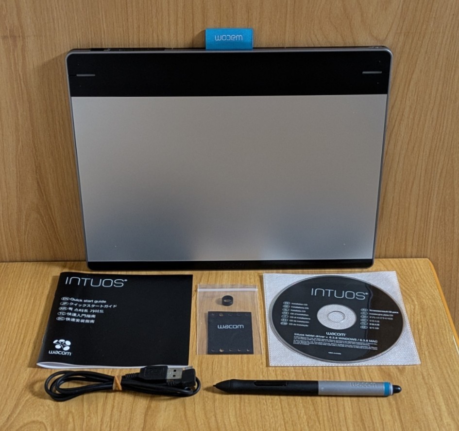 Wacom CTH-680 Intuos Medium Creative Pen & Touch Tablet Excellent