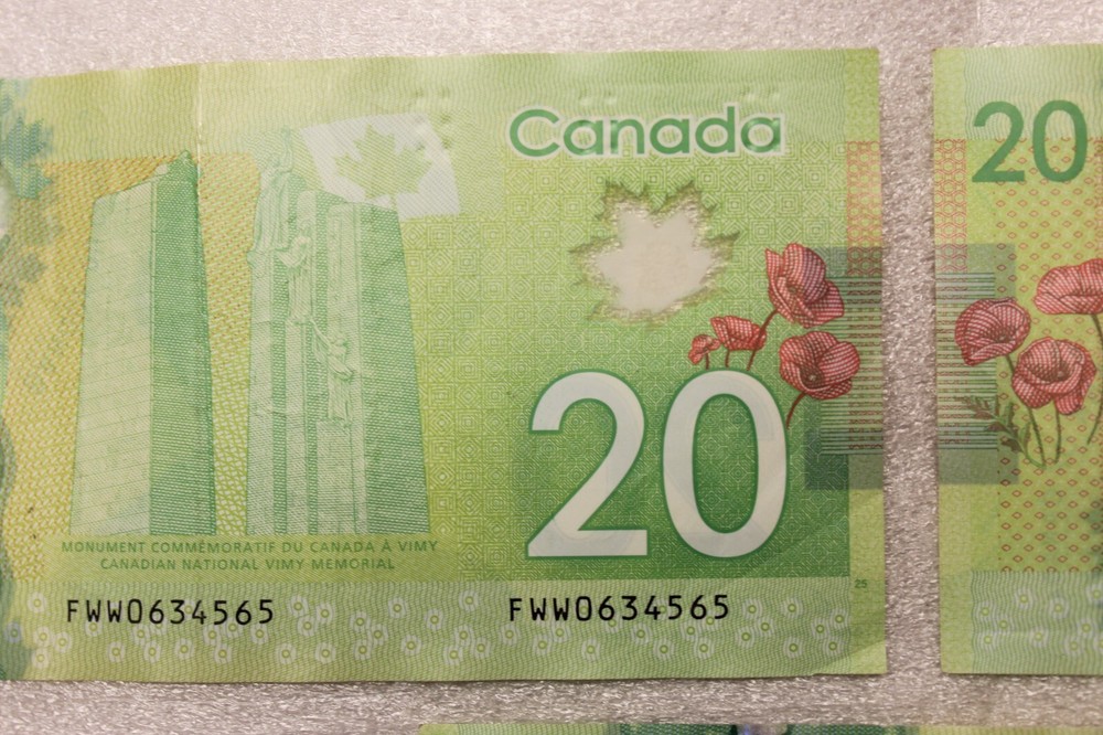 2015 Canada $20 Dollar Commemorative Three (3) Banknote Polymer A Historic Reign