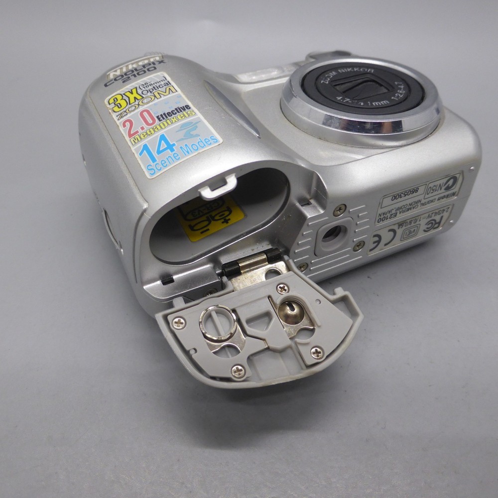 Nikon Digital Camera Coolpix 2100 2.0MP Silver Tested