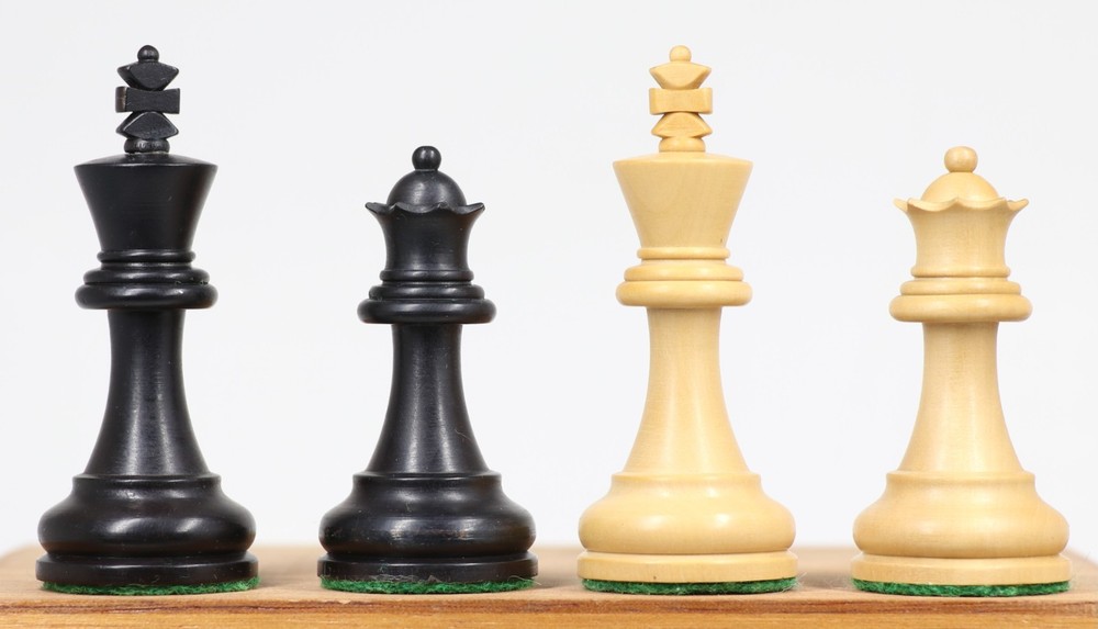 Staunton Classic Boxwood Chess Set