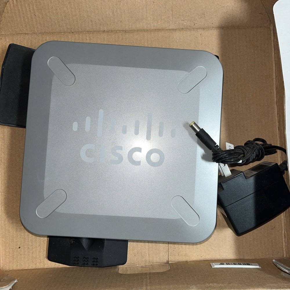 Cisco RVS4000 Small Business 4-Port Gigabit Security Router Powers On
