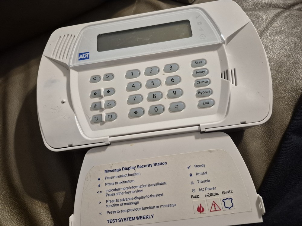 DSC Impassa Self-Contained 2-Way Wireless Security System - SCW457LEADT Untested