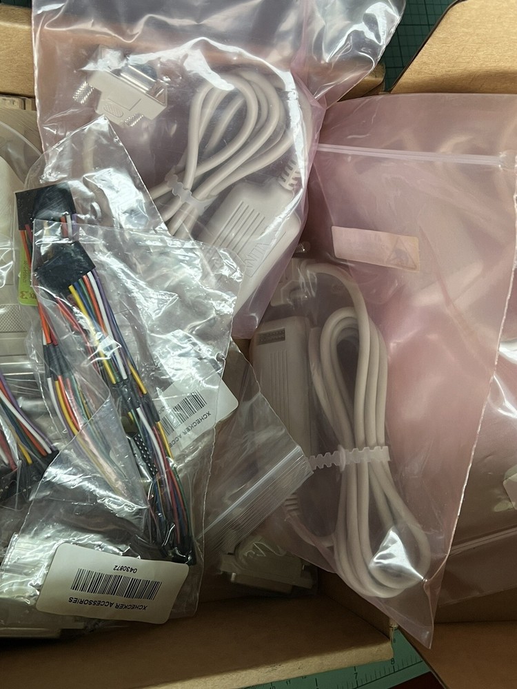 AMD xilinx university program UW-XCHCBL-PC1