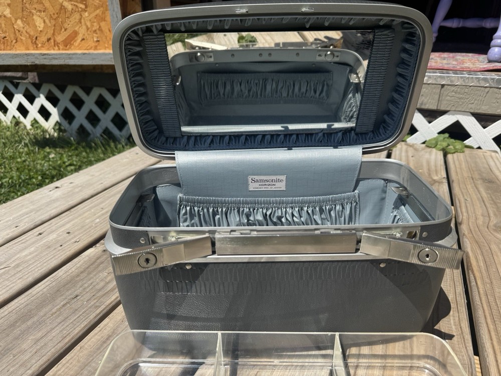 Samsonite Horizon Gray Makeup Case Mirror Lockable Removable Tray Plastic