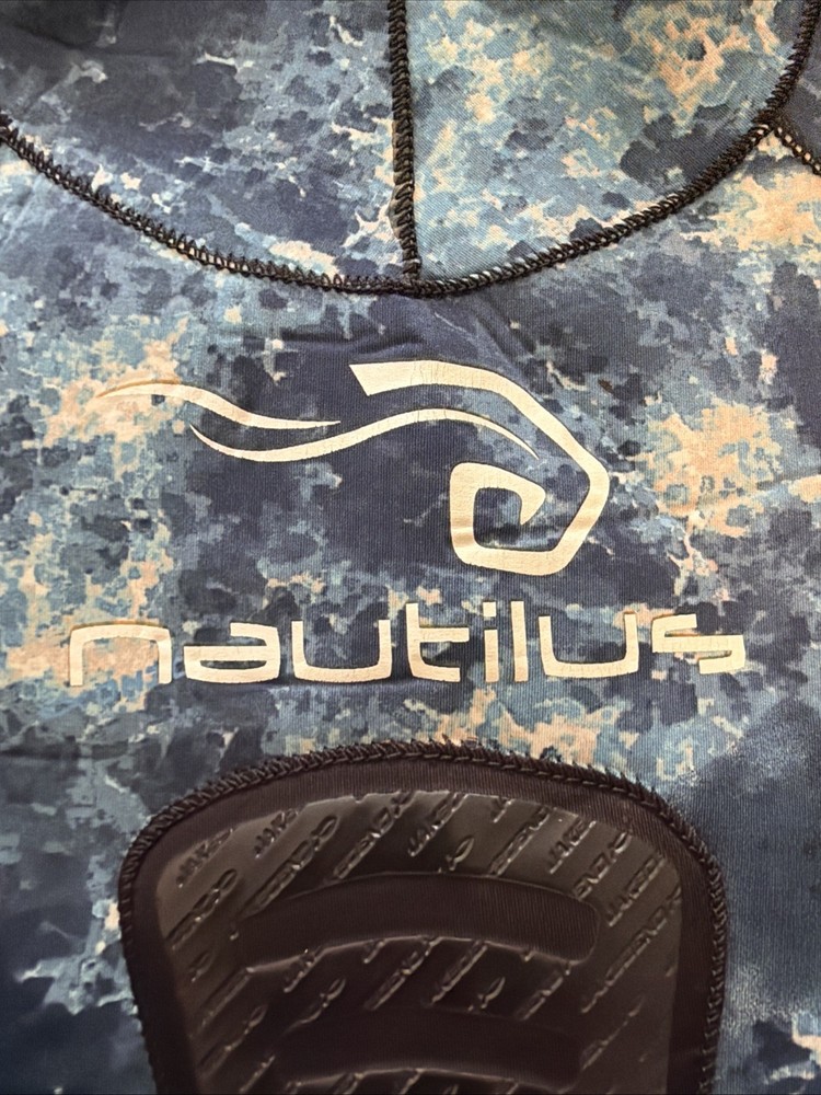 Nautilus spearfishing wetsuit jacket in a blue camouflage pattern Small