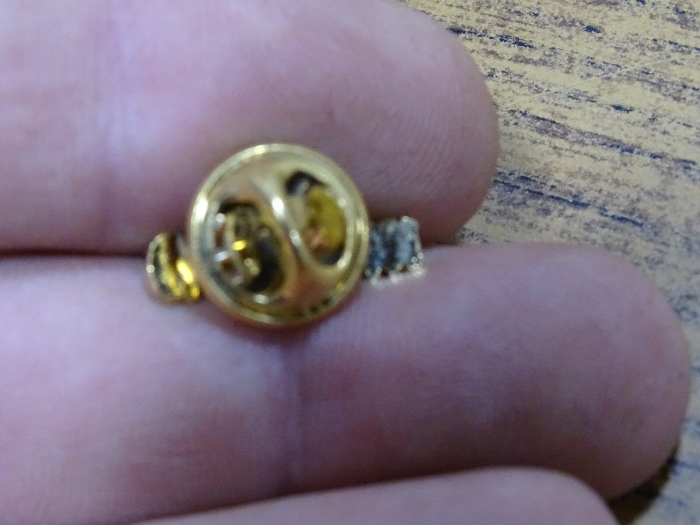 Coke This is it Gold tone Hat pin
