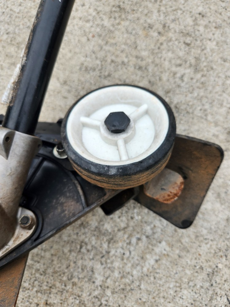 EDGER Attachment System For Most Rouded Fitting, Used, Trimmer Plus