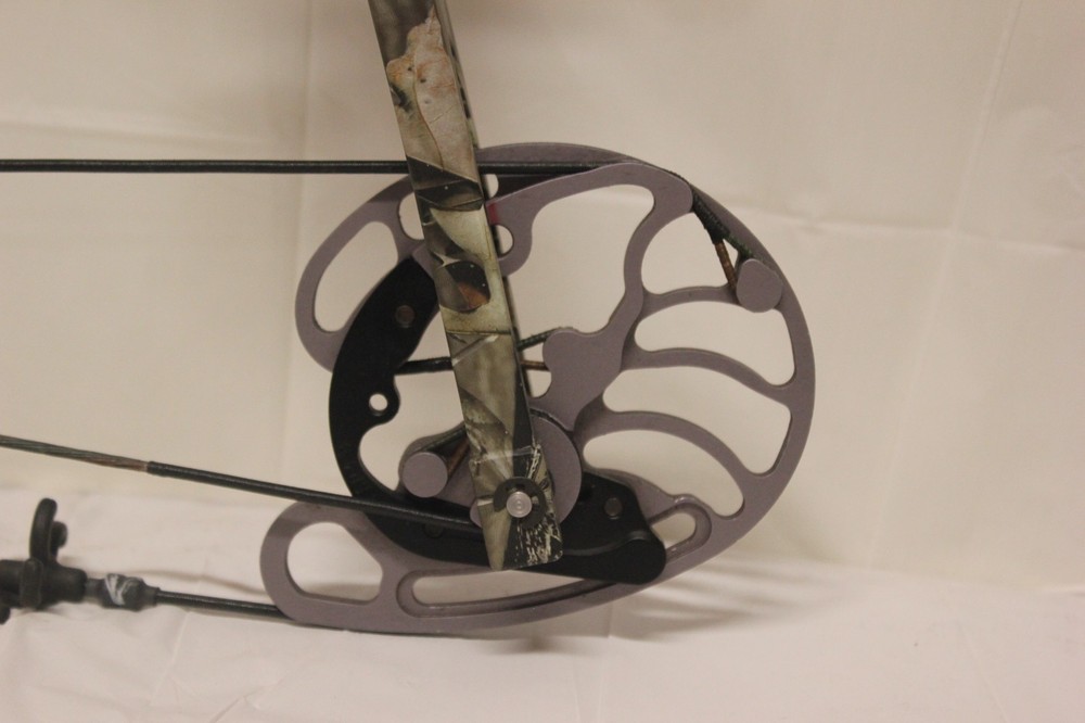 Bowtech Tomkat RH Compound Bow 70 LBS Camo