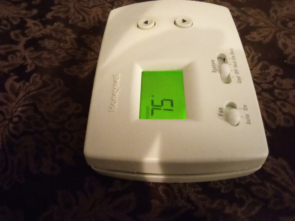 Honeywell TH3210D1004 Non-Programmable Thermostat PRO 3000 (Tested)