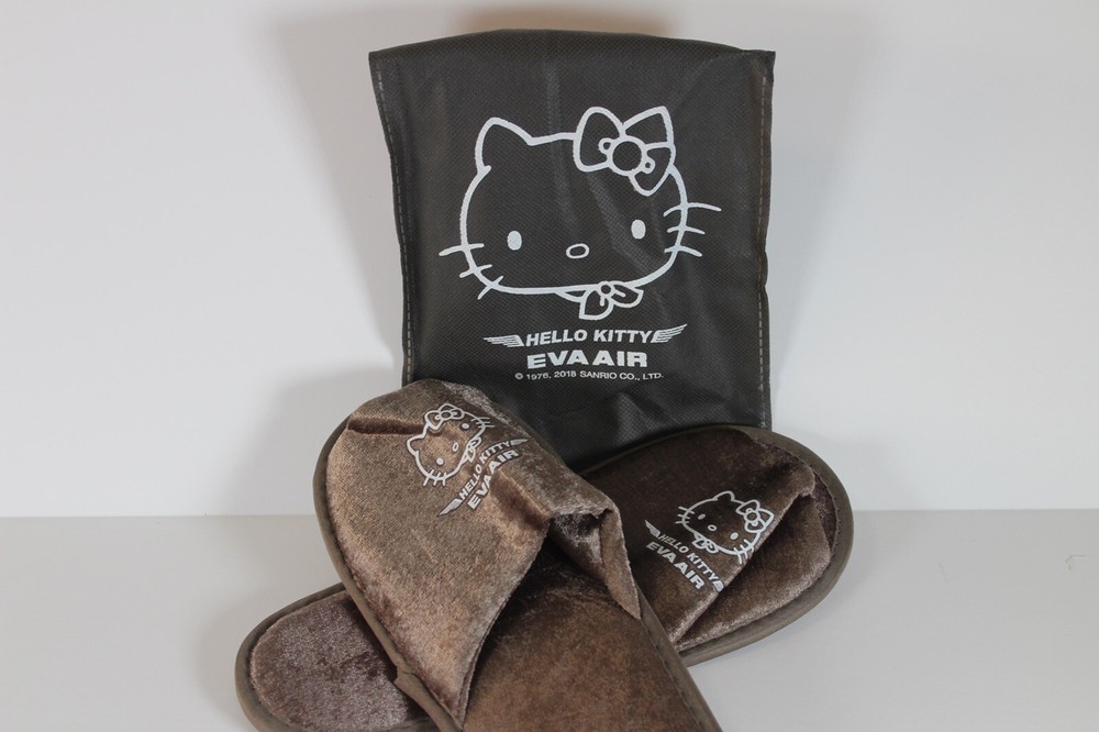 eva air hello kitty business class slippers
