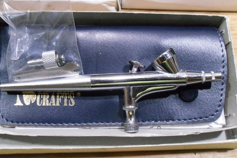 Bakery Crafts Mini Compressor AB-C4 & 4 Airbrushes & Parts Bundle