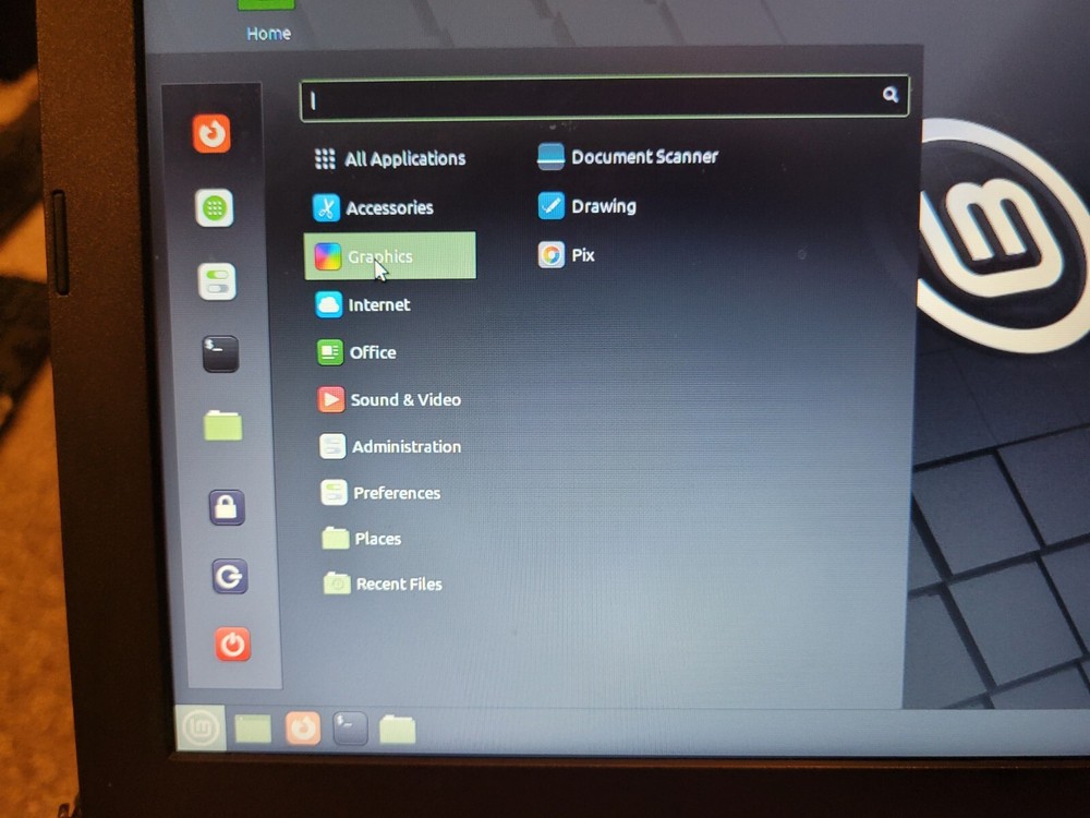 Linux Mint 21 Cinnamon "Vanessa" x64 Bootable on 4G USB Stick!