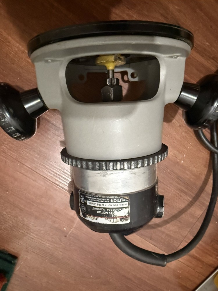 Porter Cable 690LR Heavy Duty Router w/ Model 1002