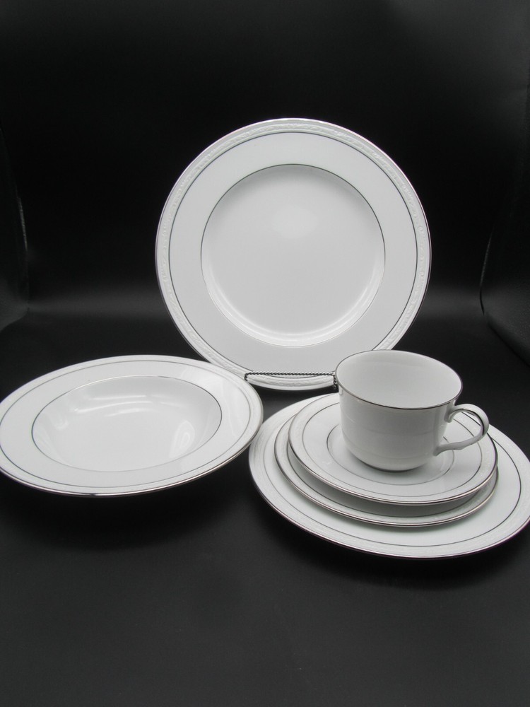NIB Noritake 6 Pc. Place Setting White Scapes Stoneleigh