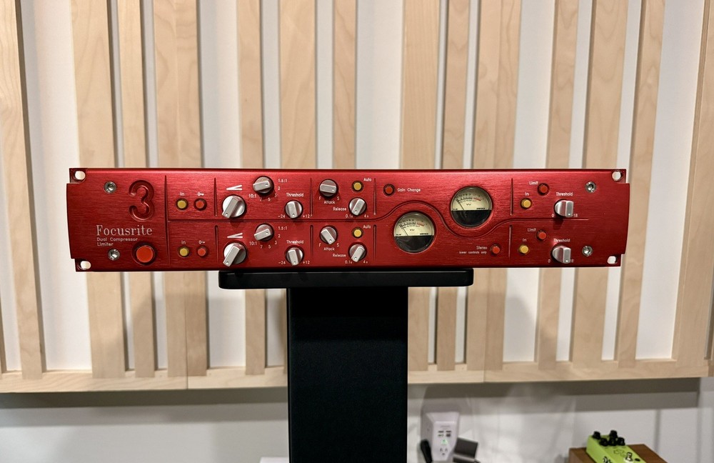 Focusrite Red 3 Compressor / Limiter + Transformers In And Out