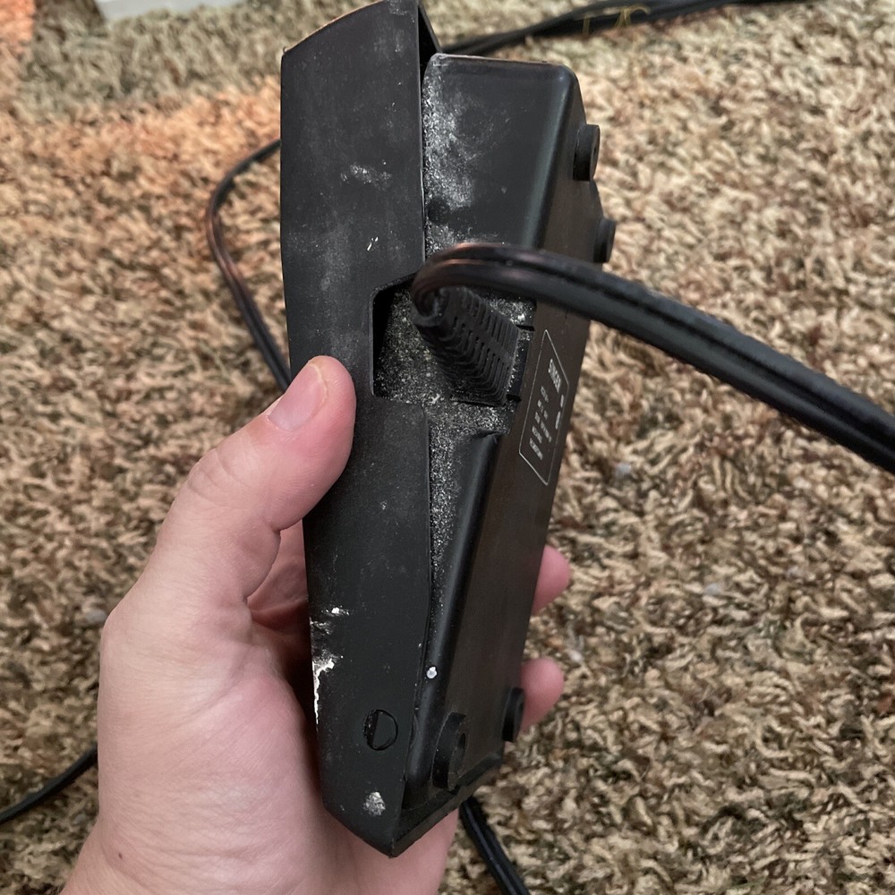 Singer Sewing Machine model 2517C with pedal 130V Tested does work!