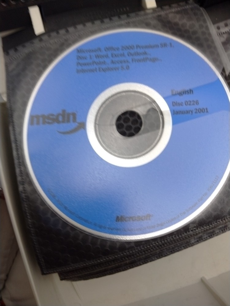 MSDN Software CD's Microsoft Windows 2000 server, Visual Studio Office Jan 2001