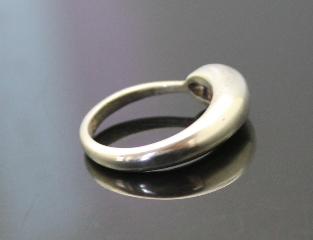 DESIGNER INSPIRED ADORABLE STERLING SILVER RING SIZE 9.25