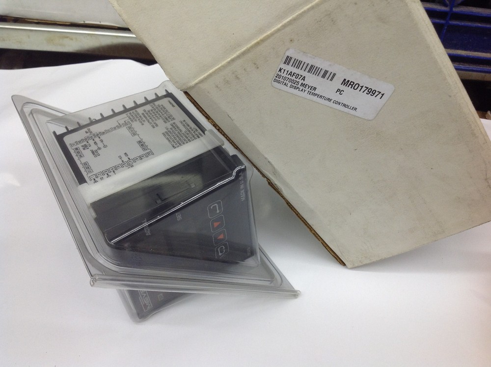Meyer 25023-90*025 Digital Display Temperature Controller 201070025 NEW IN BOX