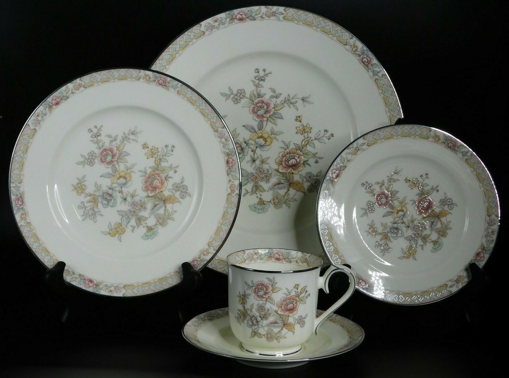 Noritake Imperial Garden 5 Piece Place Setting
