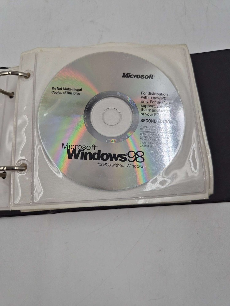 Gateway Software Storage Binder Microsoft Windows 98 WordPerfect 8 Used