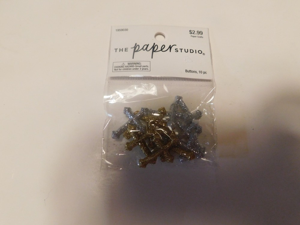 The paper studio Cross shaped shank back buttons glitter silver & gold 10pc