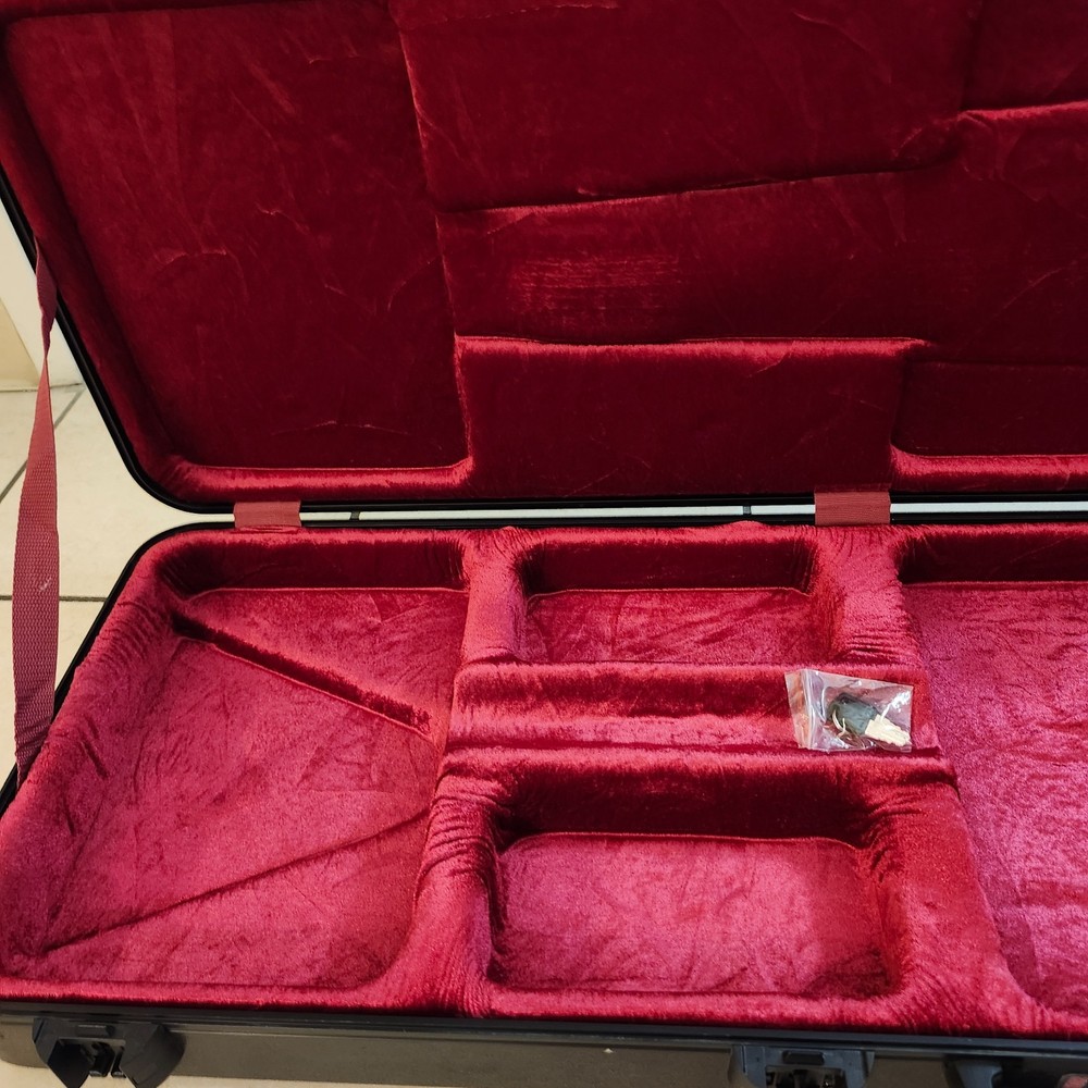 Gator Cases Hard-Shell Plastic Case for Standard Electric Guitars With Keys