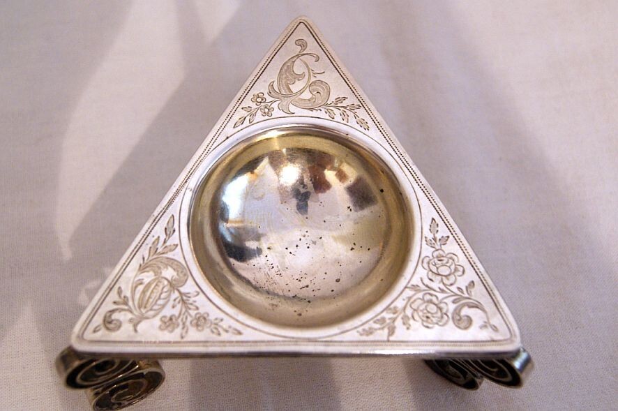 Antique triangular historism silver spice / salt bowl, est. ~ 1800 - 1850