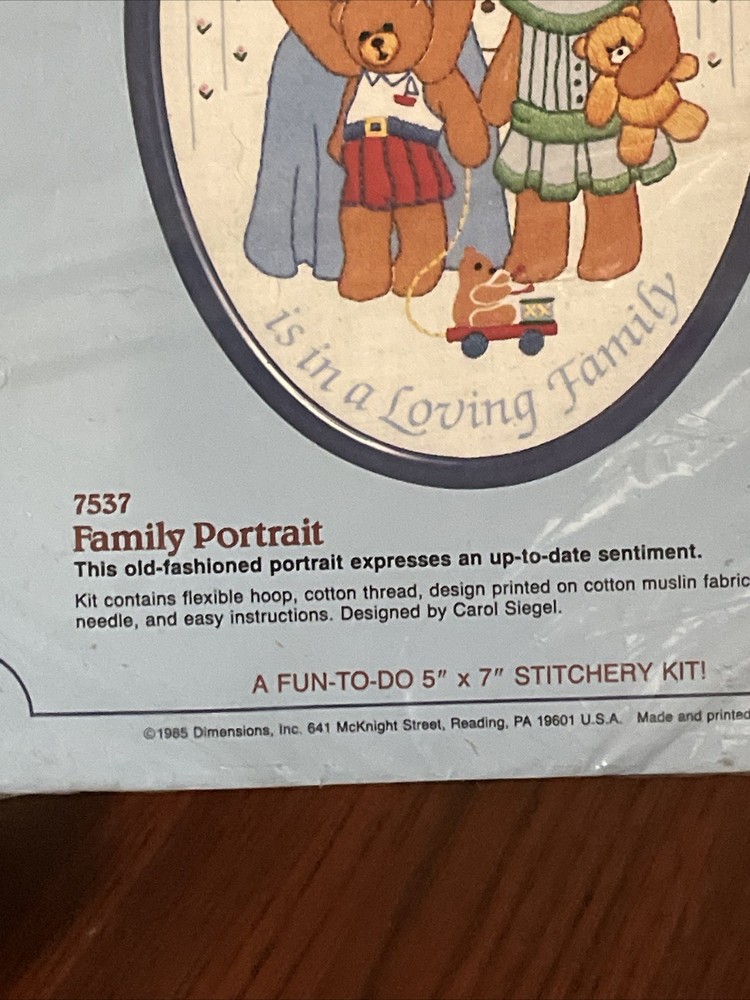1985 Dimensions Stitchabears Stitchery Kit Embroidery Hoop & Frame