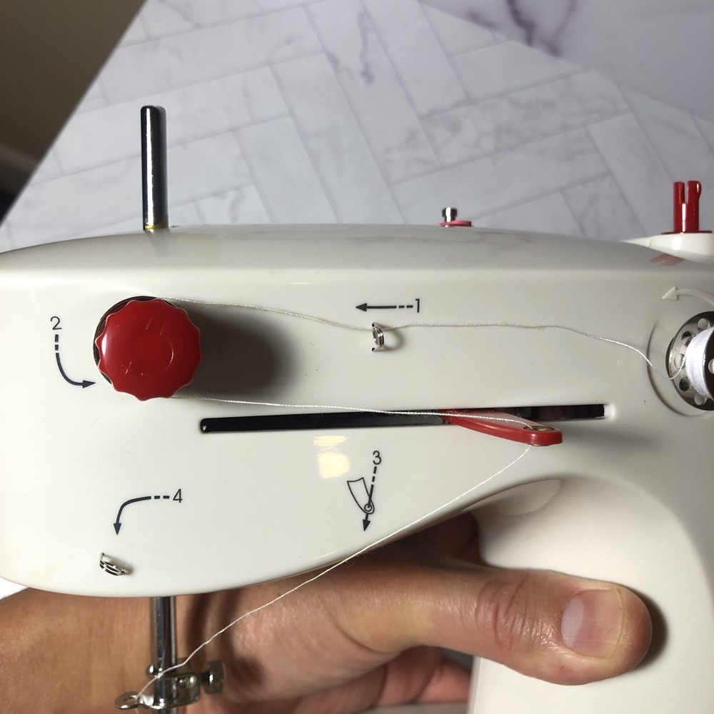 Easy Stitcher Table Top Sewing Machine D2-5001 BARELY USED