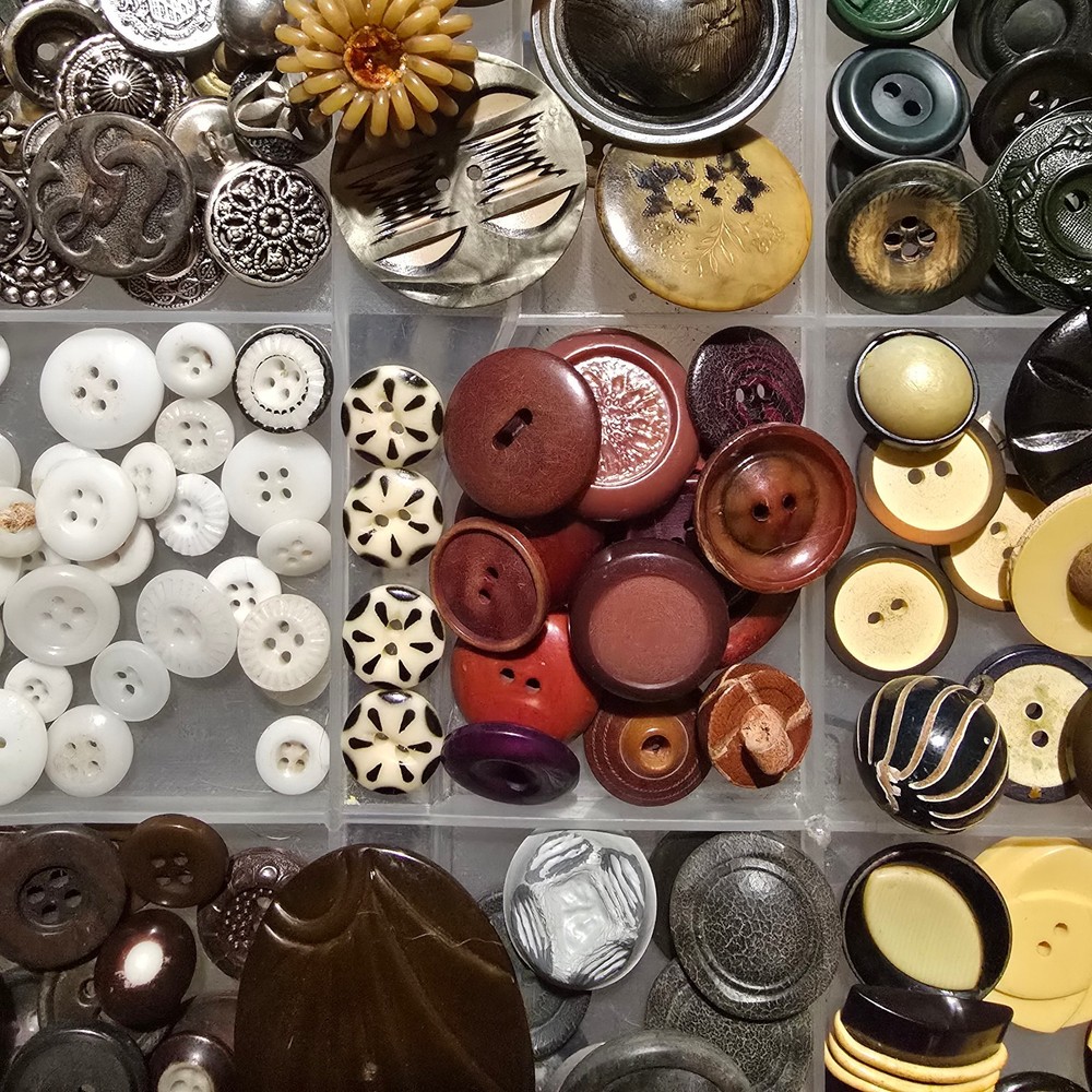 Large Assortment Antique Buttons Bakelite Celluloid MOP China Paste Button Lot